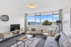 Scandi-chic Riverside Hideaway Near Attractions